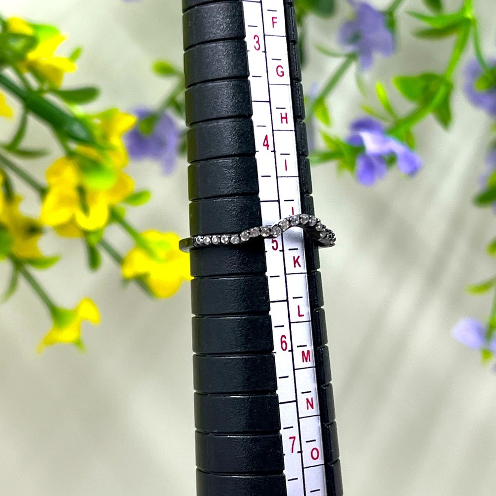 925 Black Crystal Minimalist Crystal Wave Ring - Picture 4 of 5
